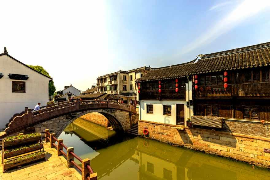 西施蹙眉惹人怜,东施效颦遭人嫌丨中国人为何如此在意“面子”?